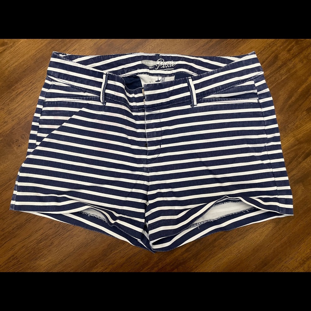 🌿3/$20 Navy and White Old Navy Pixie Shorts